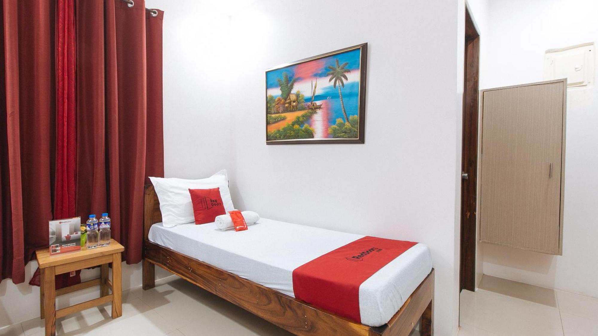 Reddoorz Plus @ Jollydays Hotel Nueva Ecija San Jose  外观 照片