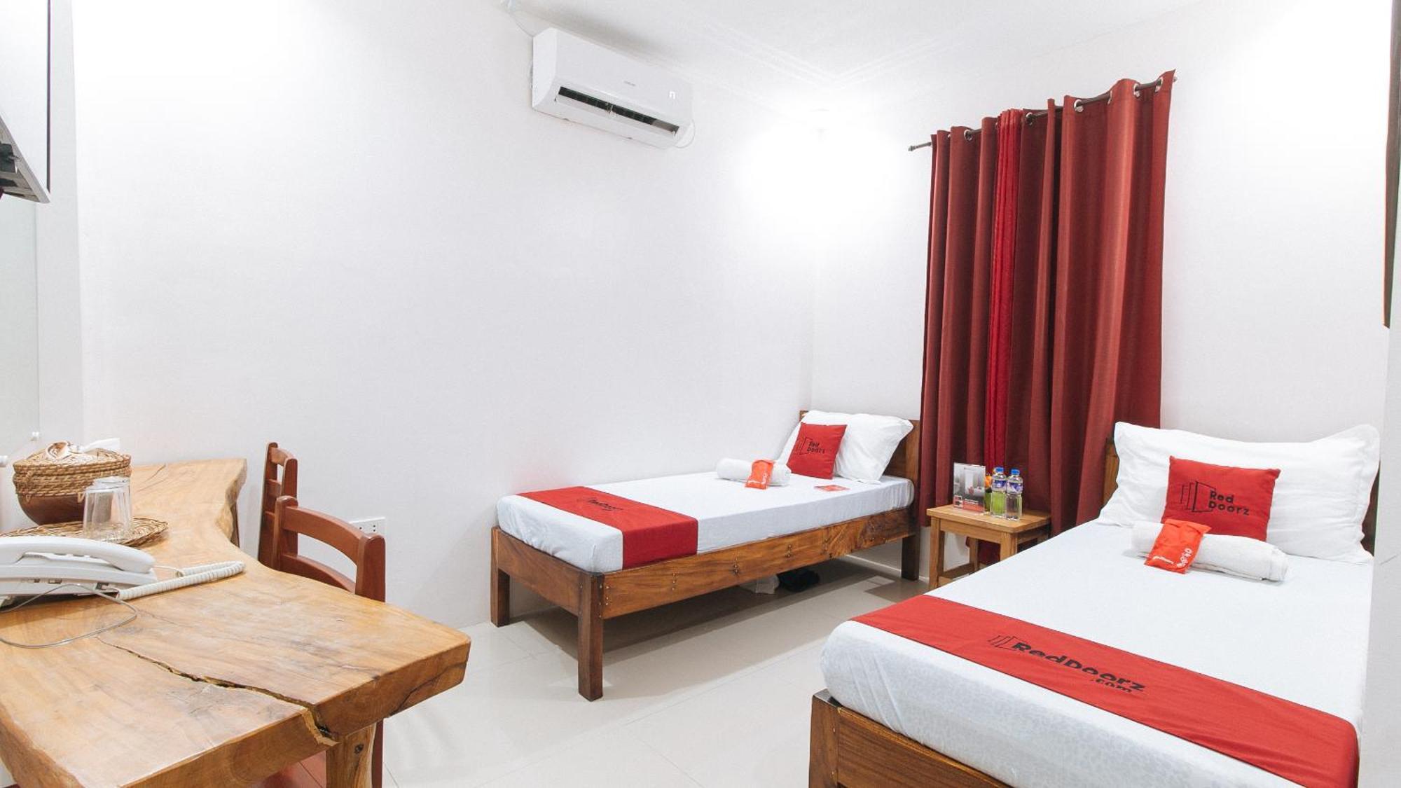 Reddoorz Plus @ Jollydays Hotel Nueva Ecija San Jose  外观 照片