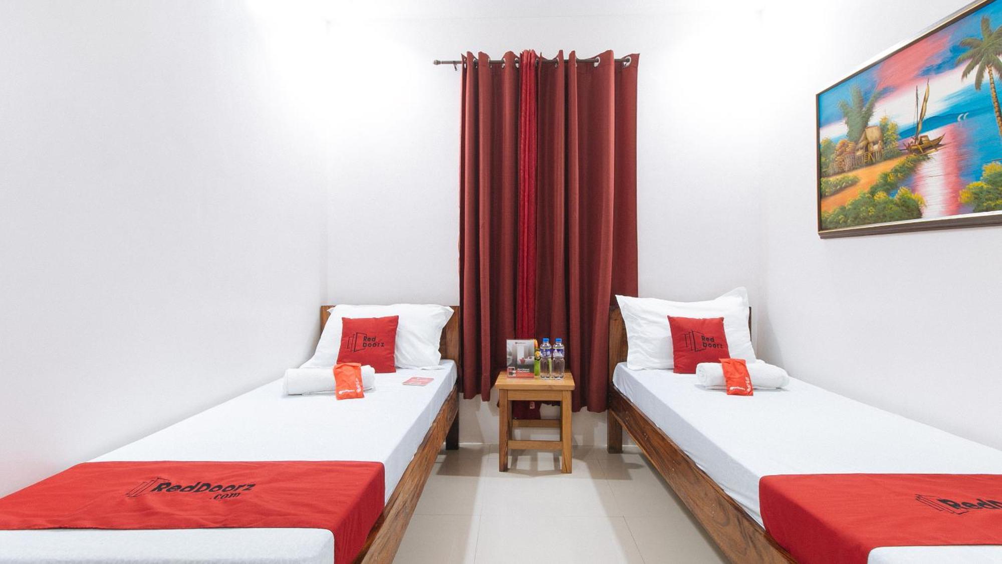 Reddoorz Plus @ Jollydays Hotel Nueva Ecija San Jose  外观 照片