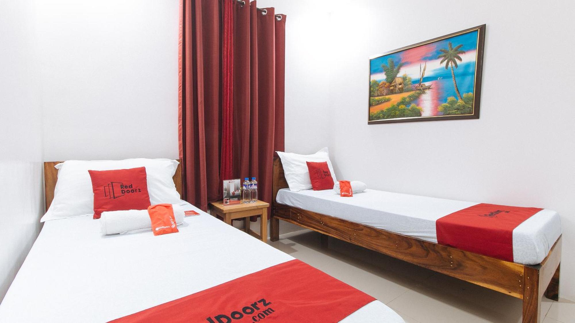 Reddoorz Plus @ Jollydays Hotel Nueva Ecija San Jose  外观 照片