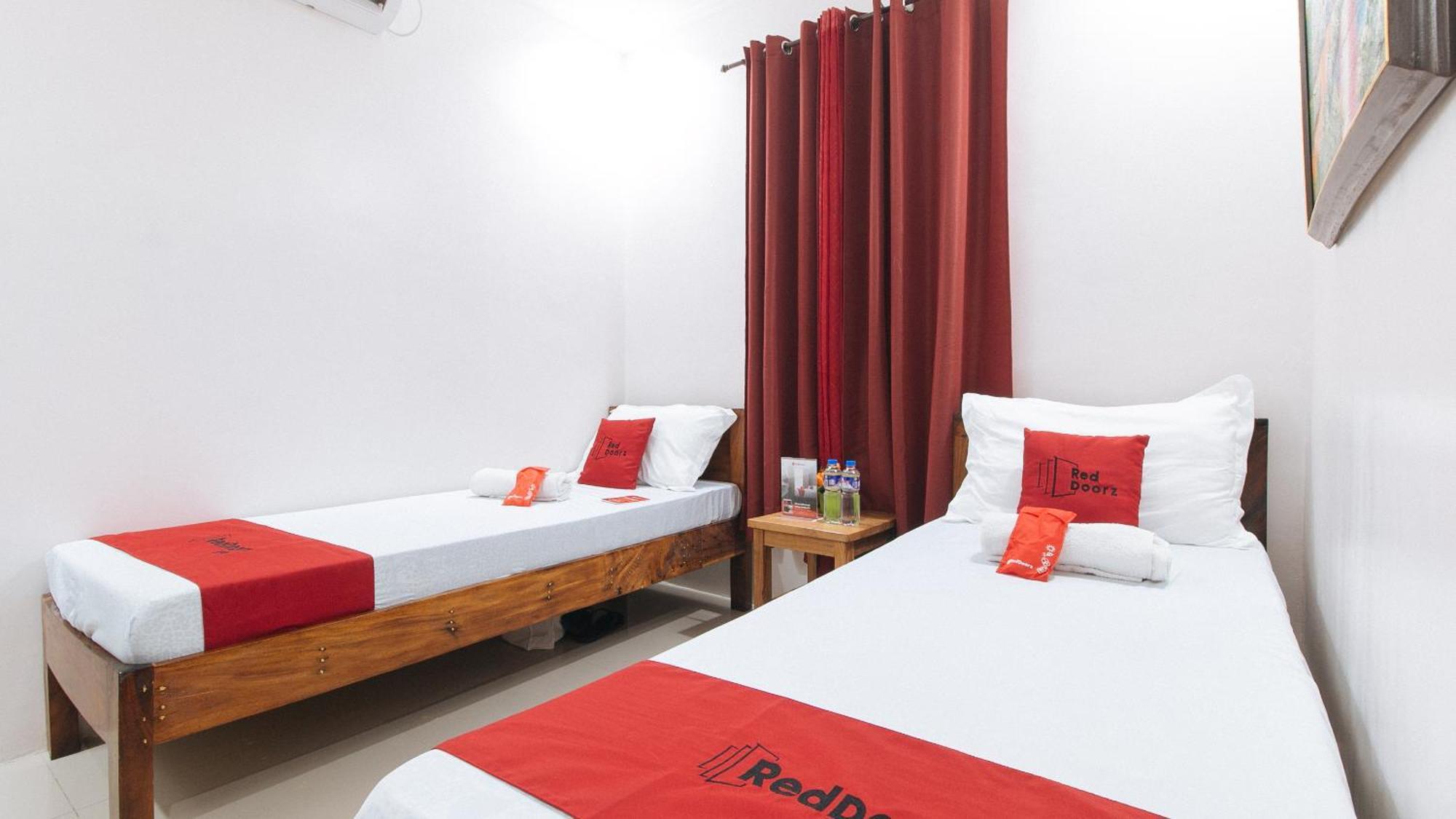 Reddoorz Plus @ Jollydays Hotel Nueva Ecija San Jose  外观 照片