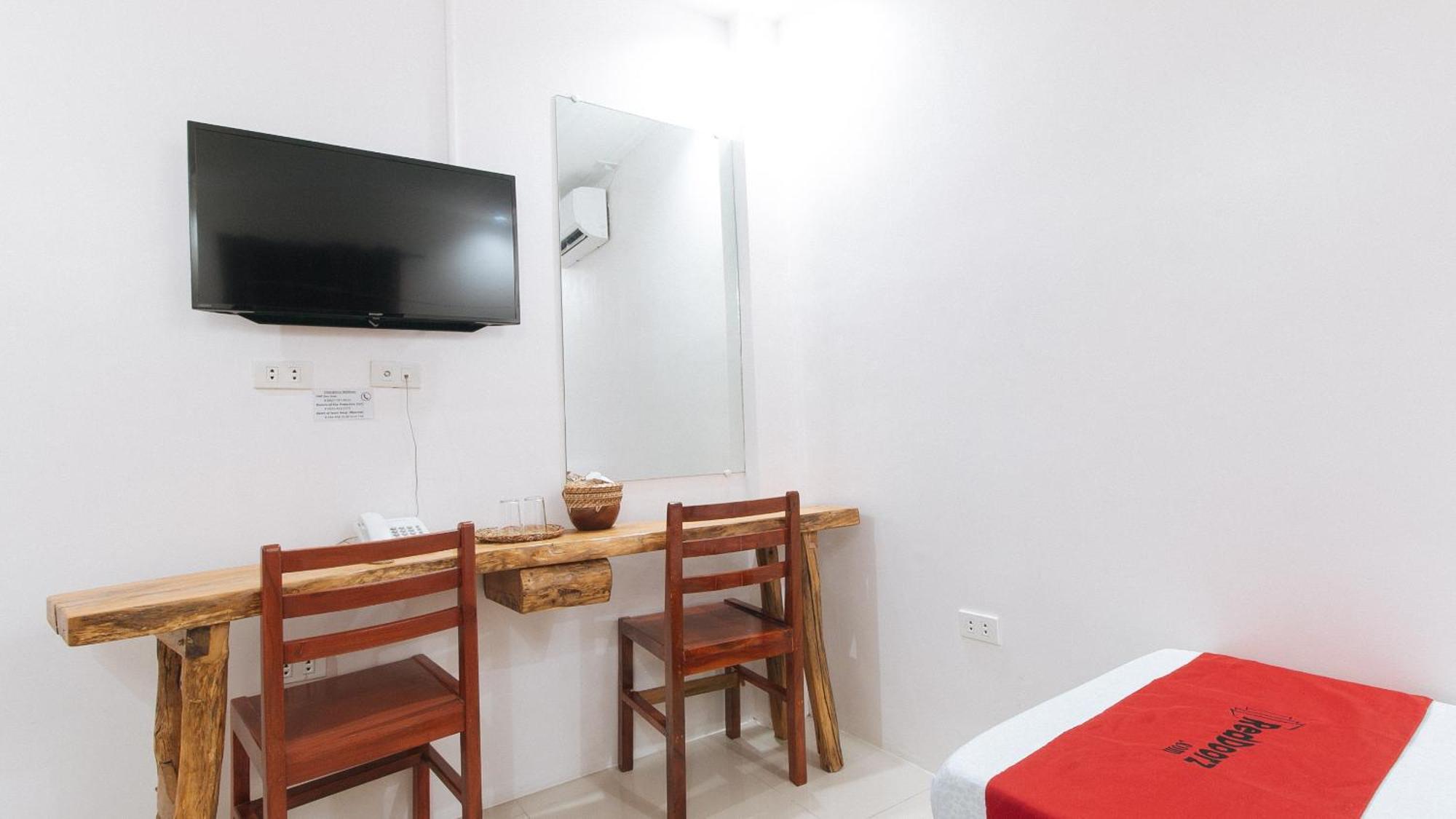 Reddoorz Plus @ Jollydays Hotel Nueva Ecija San Jose  外观 照片