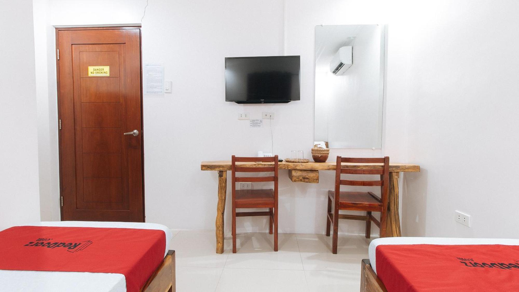 Reddoorz Plus @ Jollydays Hotel Nueva Ecija San Jose  外观 照片