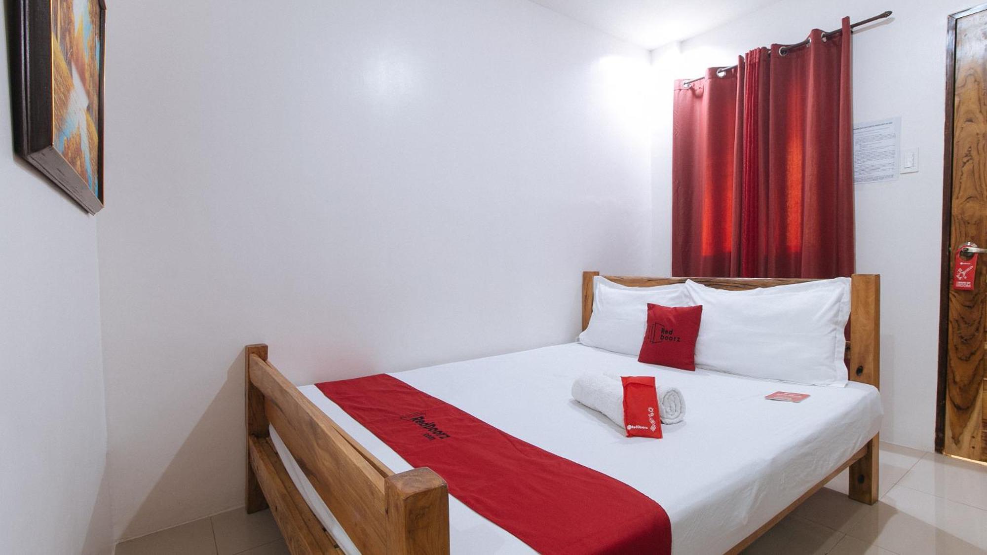 Reddoorz Plus @ Jollydays Hotel Nueva Ecija San Jose  外观 照片