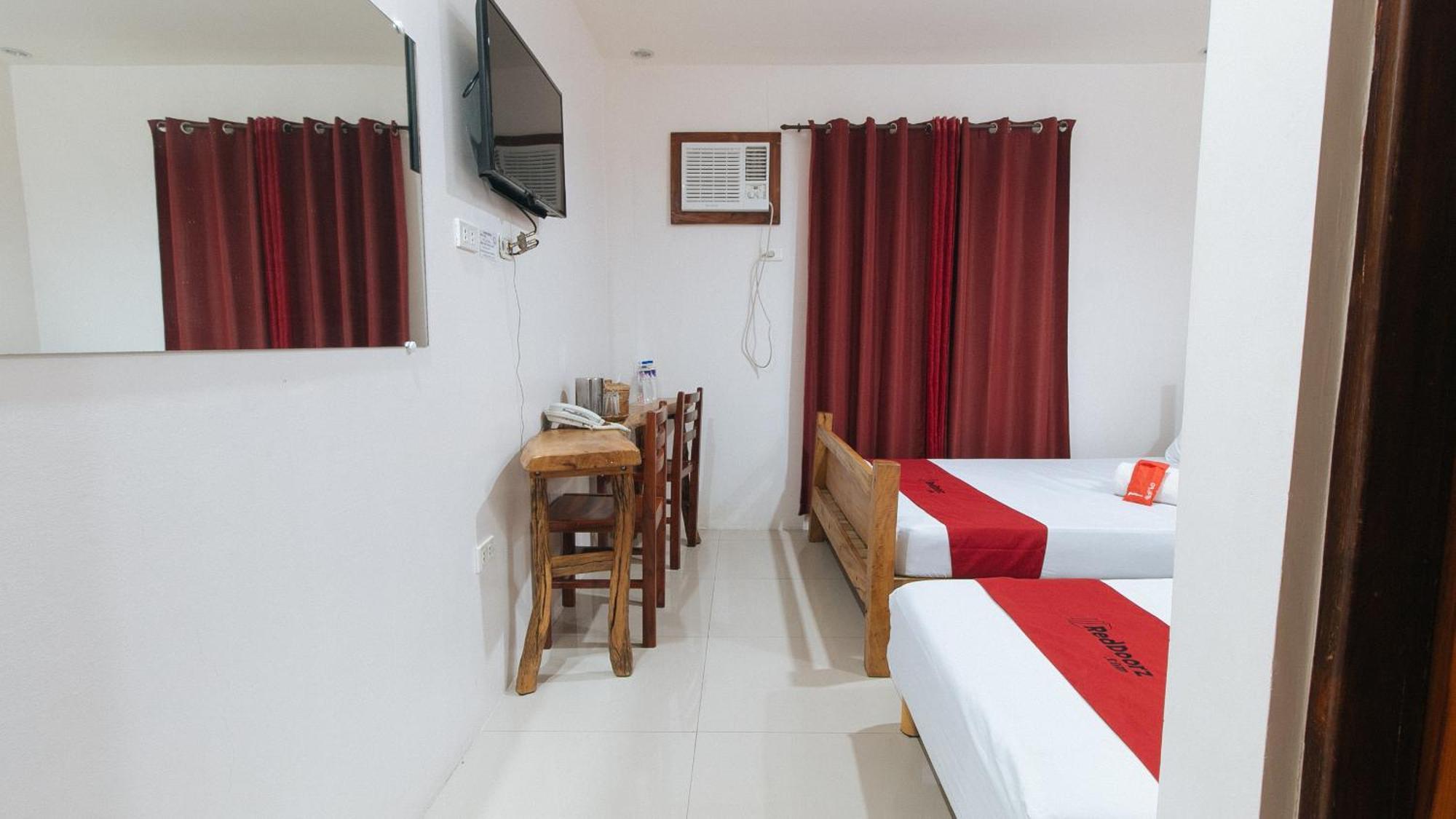 Reddoorz Plus @ Jollydays Hotel Nueva Ecija San Jose  外观 照片