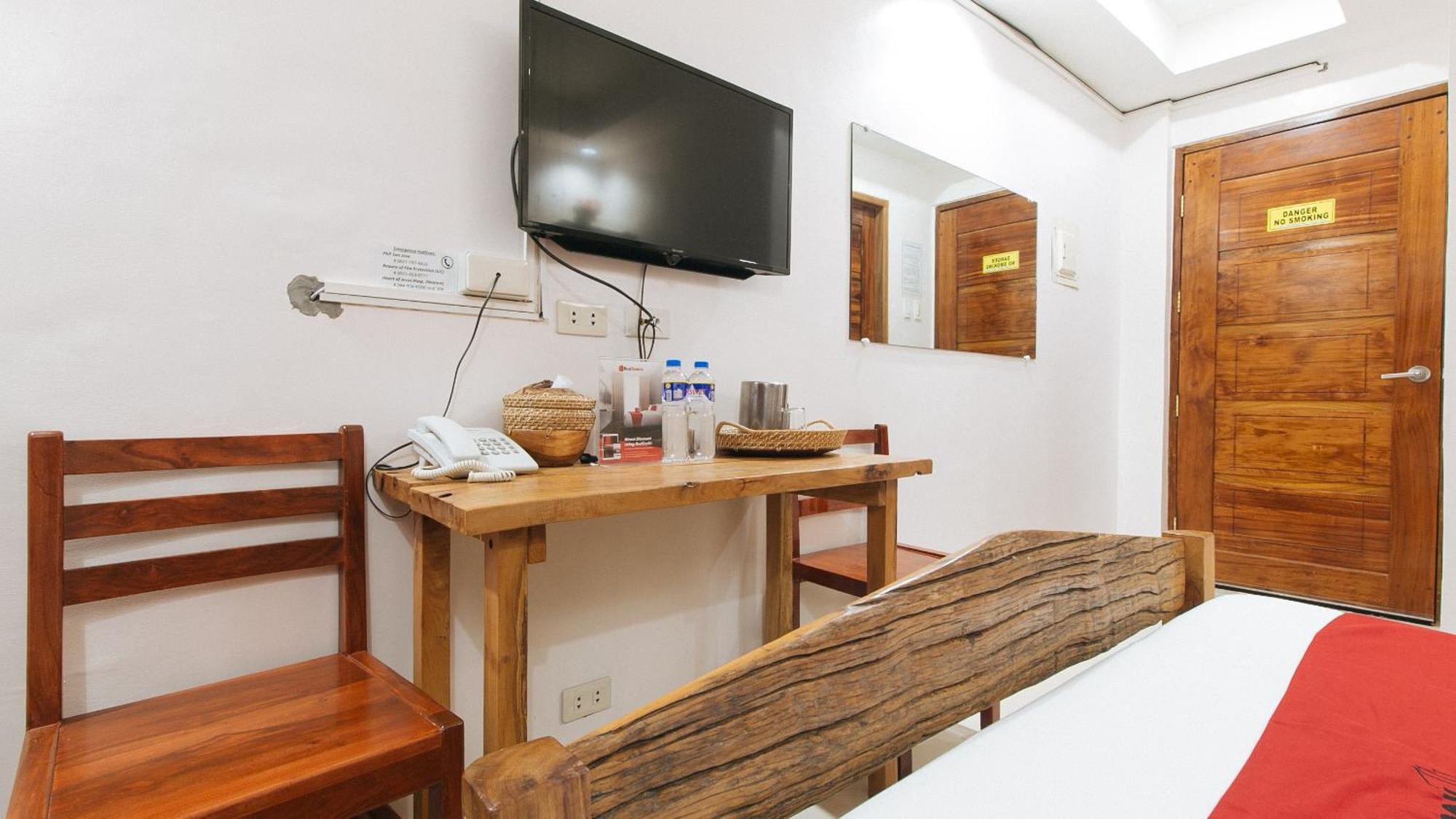 Reddoorz Plus @ Jollydays Hotel Nueva Ecija San Jose  外观 照片
