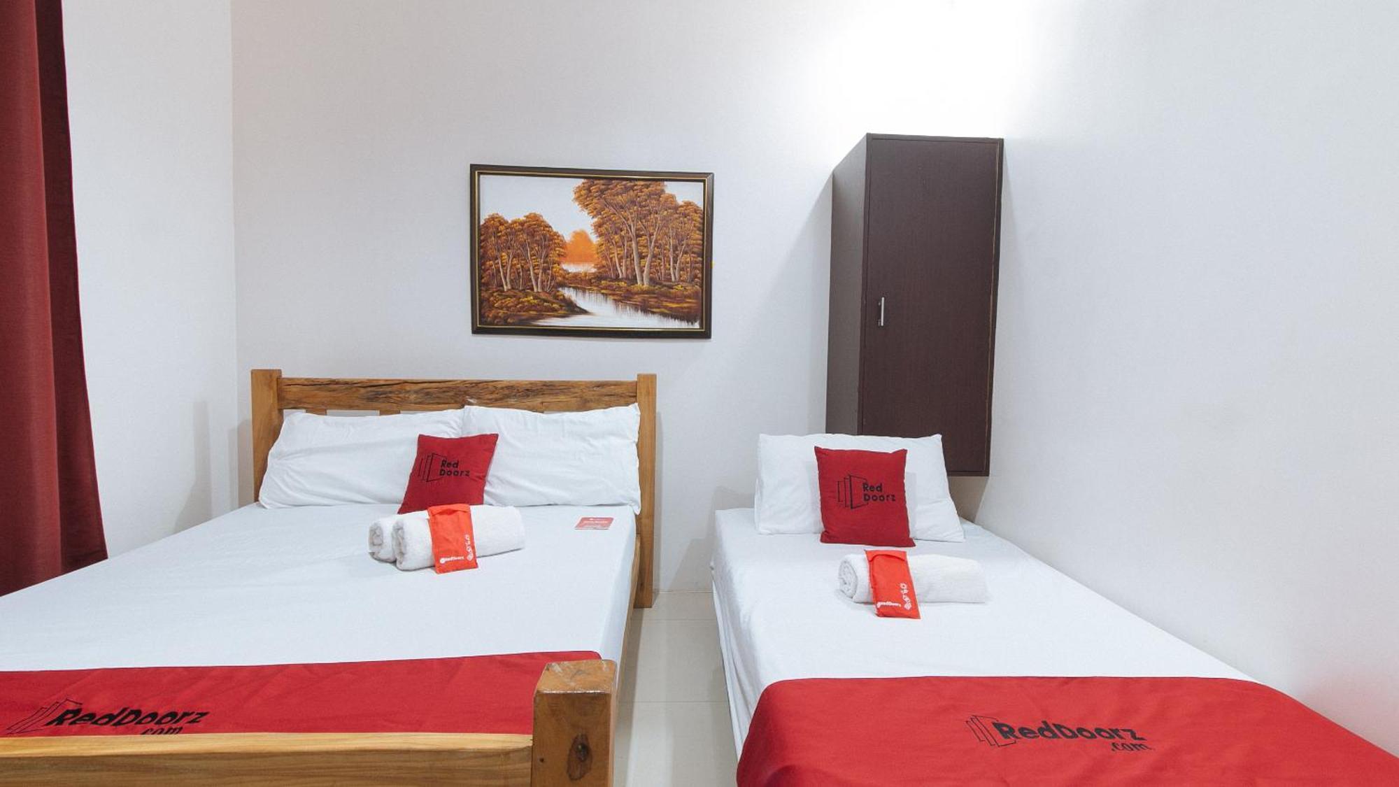 Reddoorz Plus @ Jollydays Hotel Nueva Ecija San Jose  外观 照片
