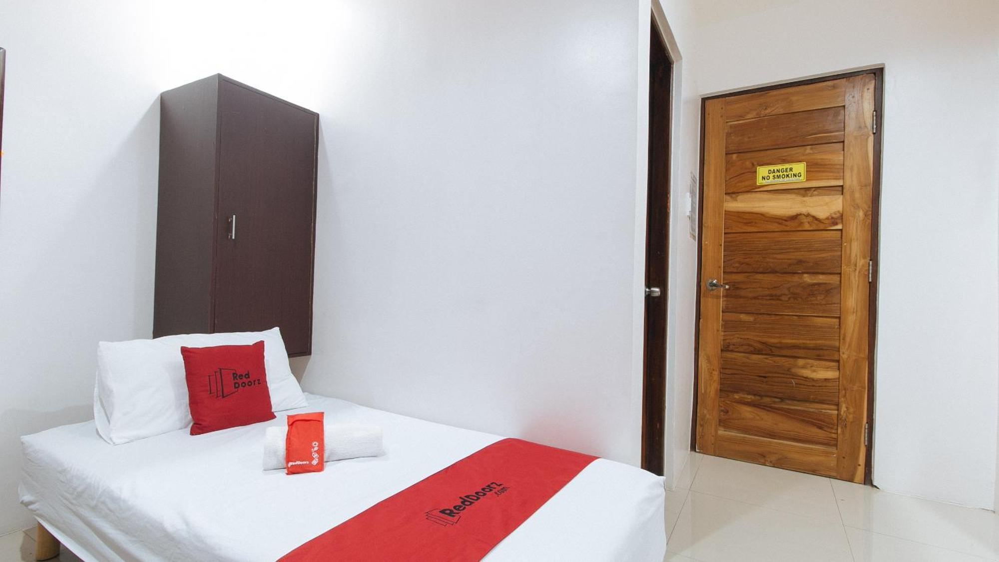 Reddoorz Plus @ Jollydays Hotel Nueva Ecija San Jose  外观 照片