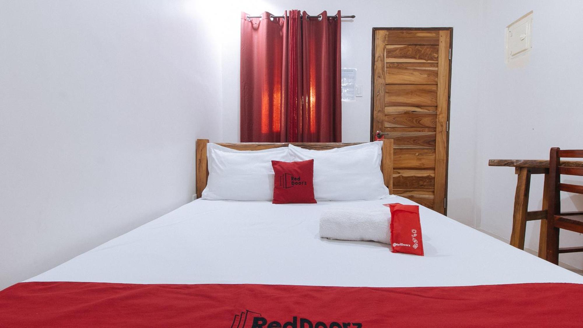 Reddoorz Plus @ Jollydays Hotel Nueva Ecija San Jose  外观 照片