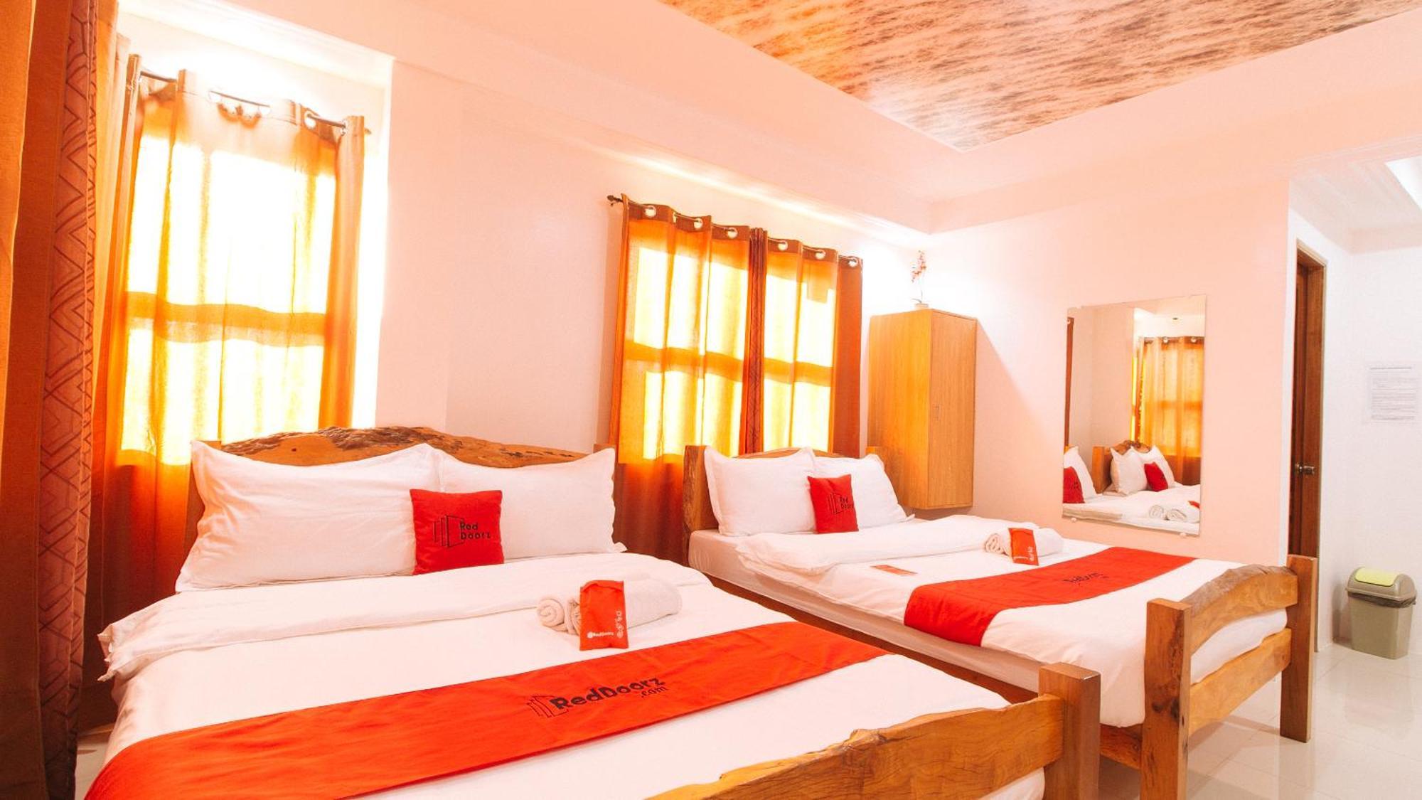 Reddoorz Plus @ Jollydays Hotel Nueva Ecija San Jose  外观 照片