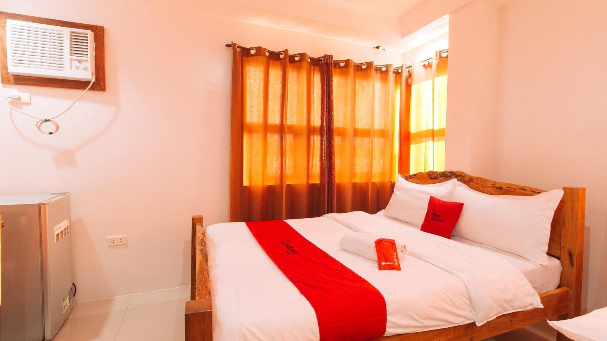 Reddoorz Plus @ Jollydays Hotel Nueva Ecija San Jose  外观 照片