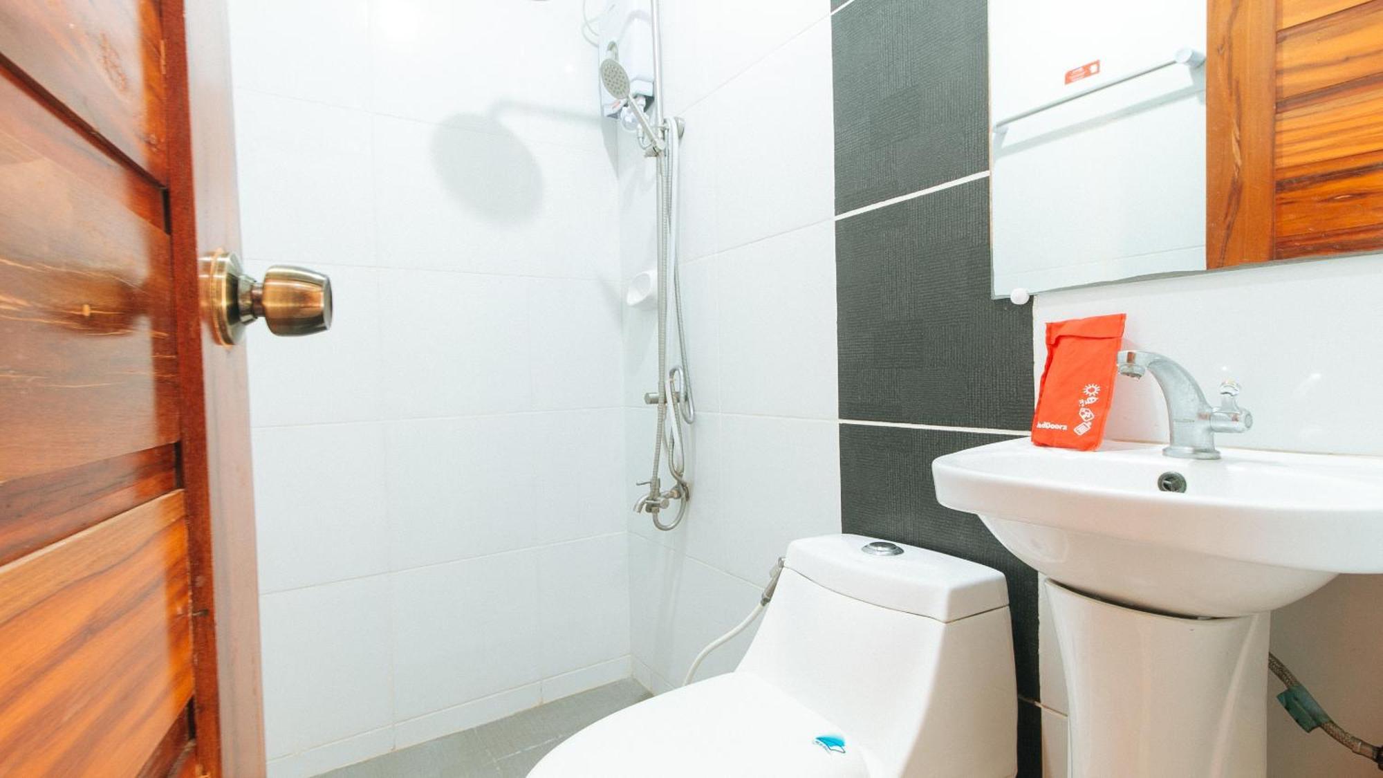 Reddoorz Plus @ Jollydays Hotel Nueva Ecija San Jose  外观 照片