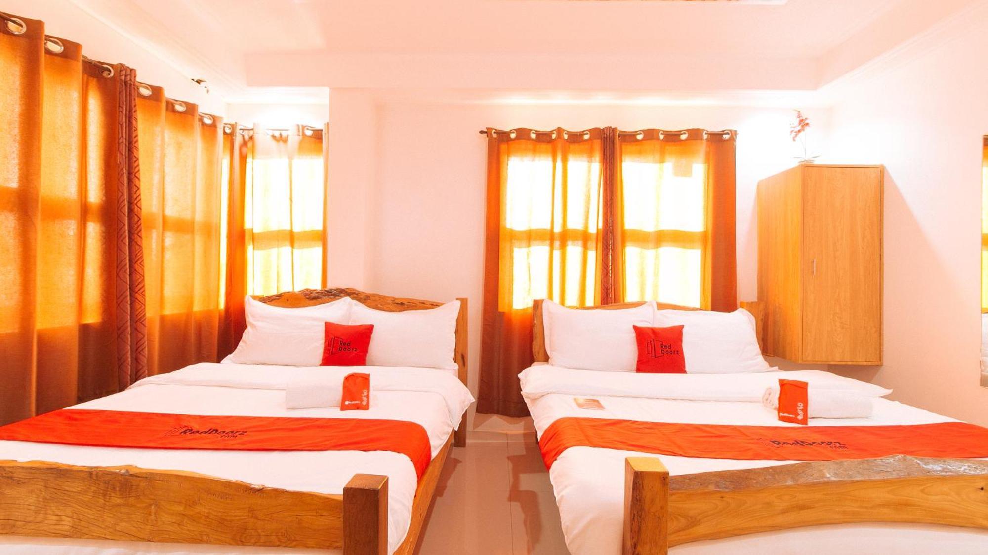 Reddoorz Plus @ Jollydays Hotel Nueva Ecija San Jose  外观 照片