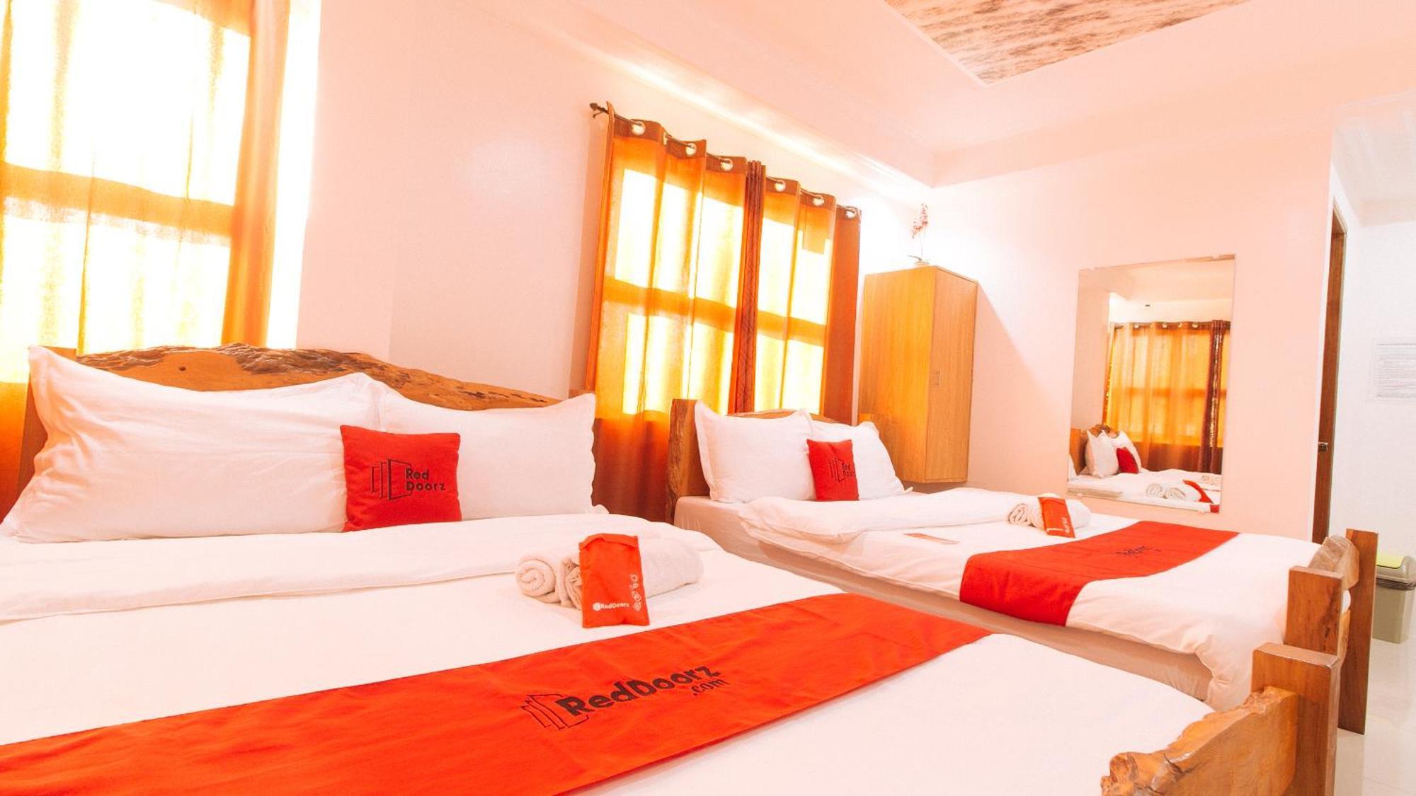 Reddoorz Plus @ Jollydays Hotel Nueva Ecija San Jose  外观 照片