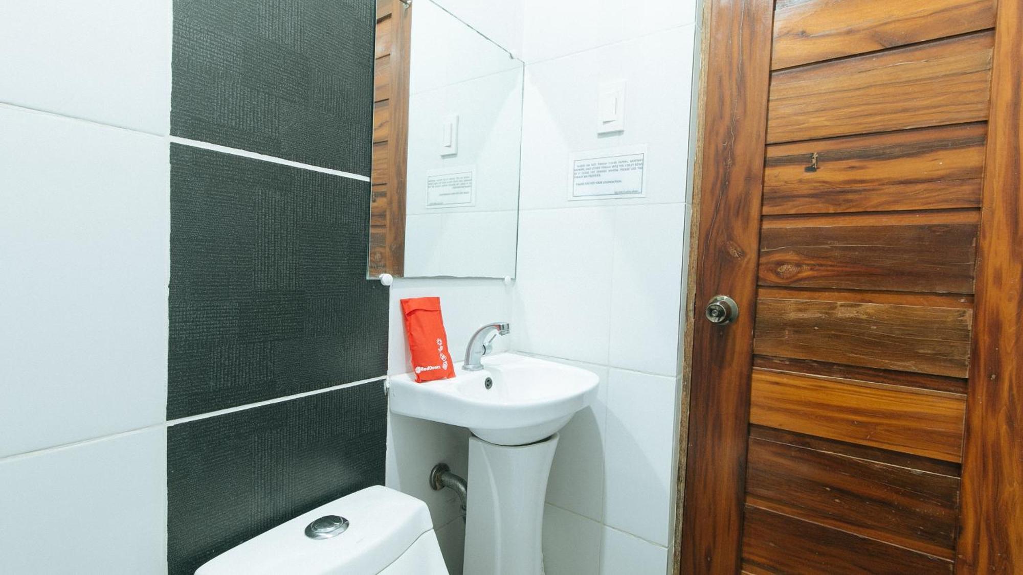 Reddoorz Plus @ Jollydays Hotel Nueva Ecija San Jose  外观 照片