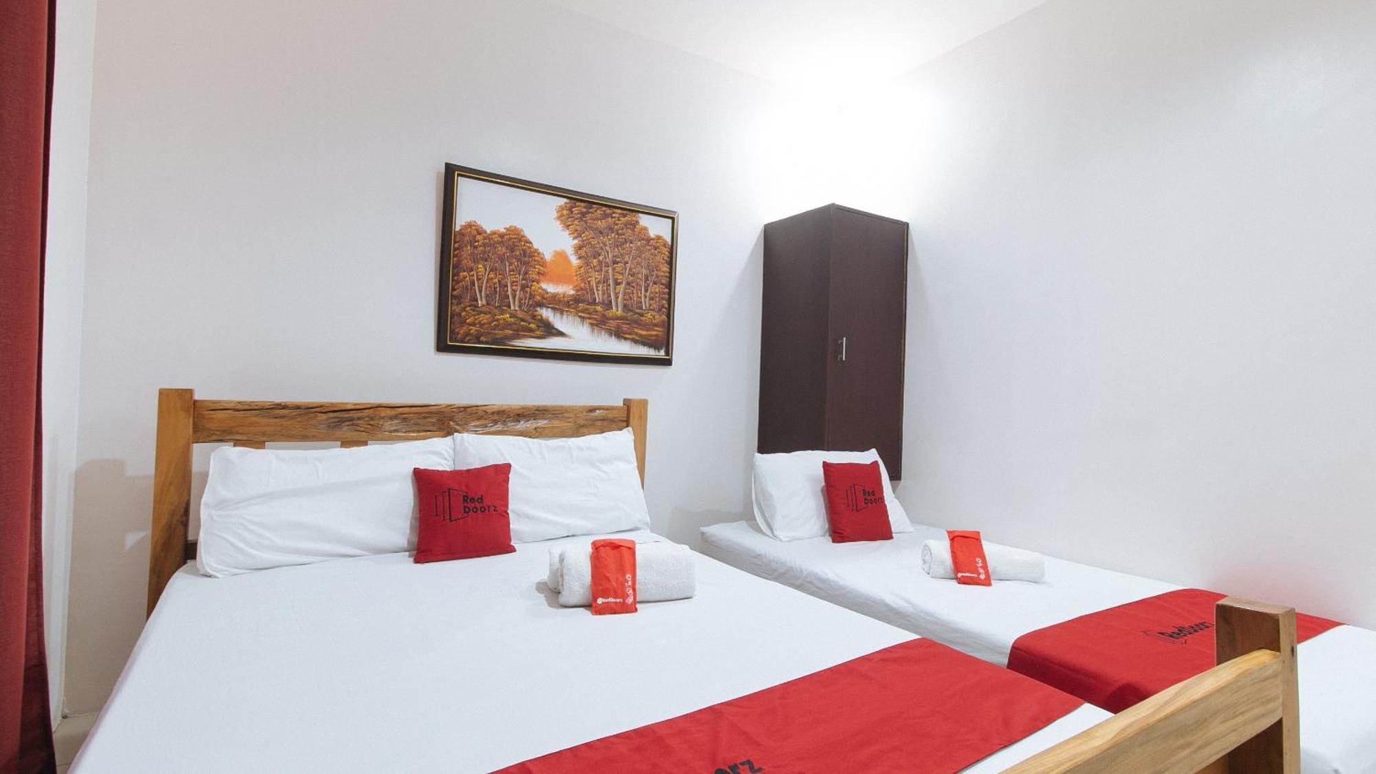 Reddoorz Plus @ Jollydays Hotel Nueva Ecija San Jose  外观 照片