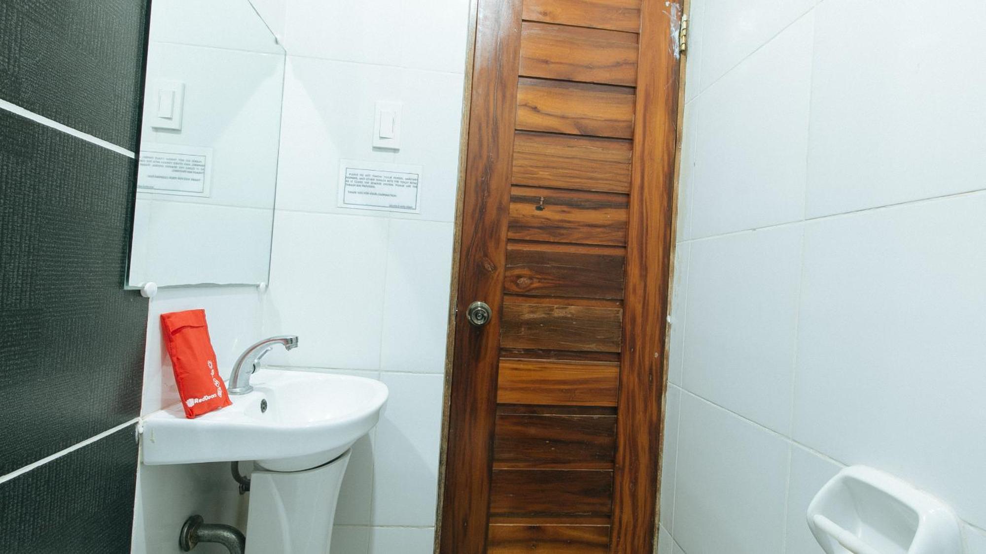 Reddoorz Plus @ Jollydays Hotel Nueva Ecija San Jose  外观 照片